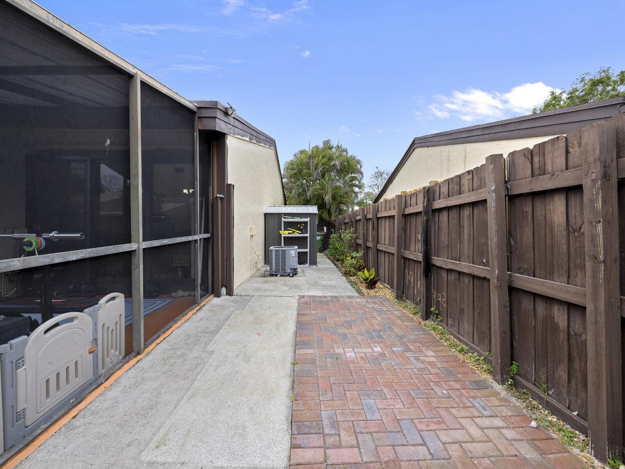 2331 Peach Court, Pembroke Pines, FL 33026 Photo