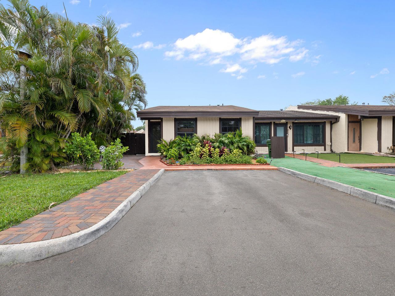 2331 Peach Court, Pembroke Pines, FL 33026 Photo