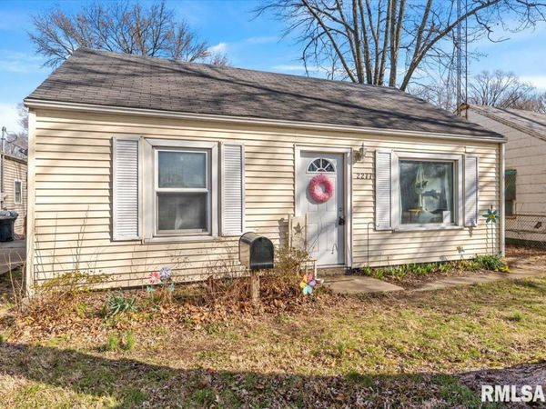 2277 E Converse Avenue, Grandview, IL 62702