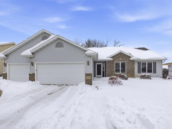 2294 MEADOW HEIGHTS CIRCLE, Neenah, WI 54956