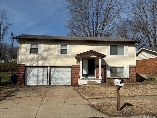 2397 Millvalley Drive , Florissant, MO 63031