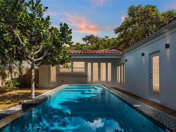 776 NE 74th St, Miami, FL 33138