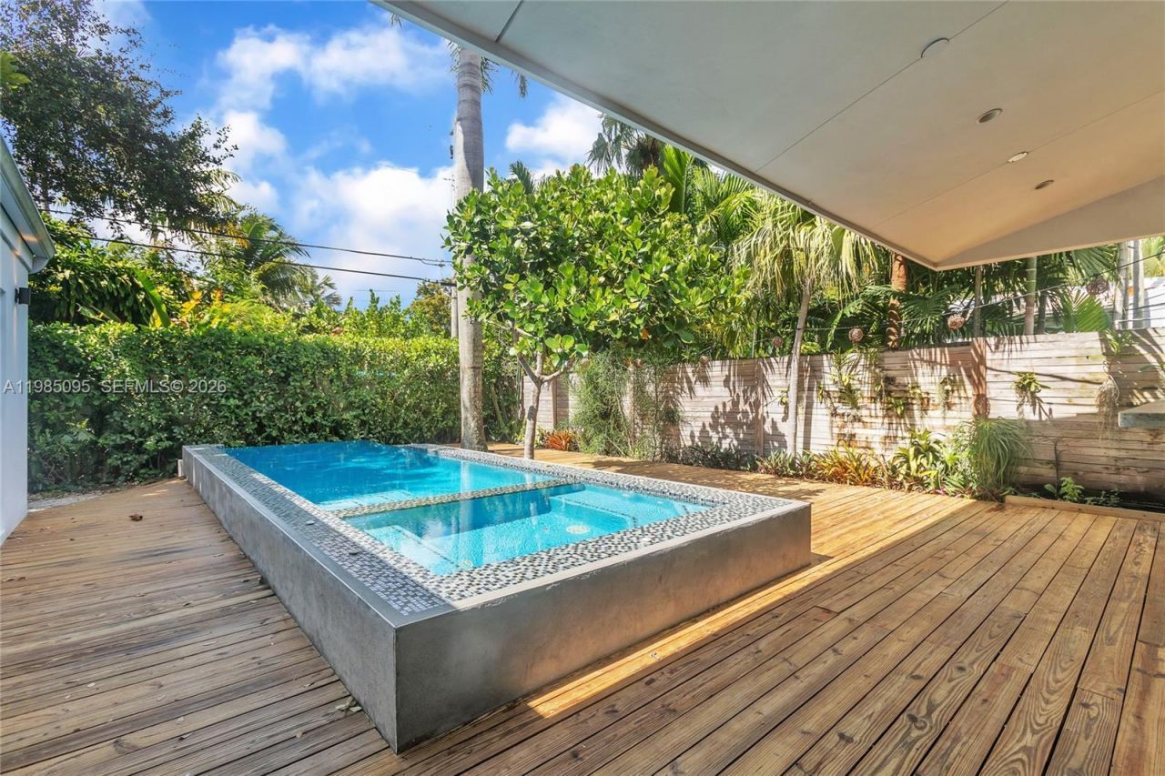 776 NE 74th St, Miami, FL 33138 Photo