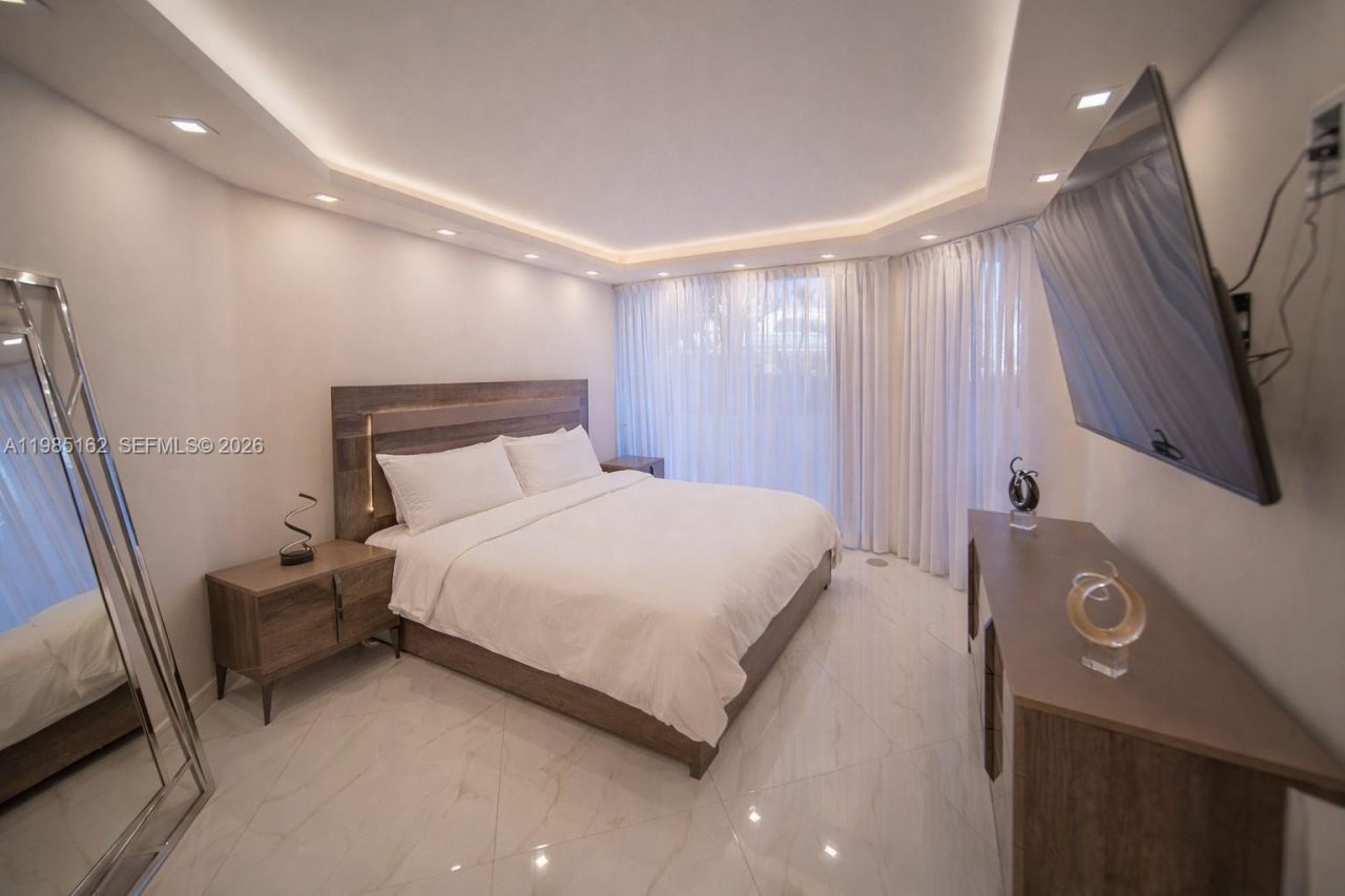 16445 Collins Ave , Unit 425, Sunny Isles Beach, FL 33160 Photo