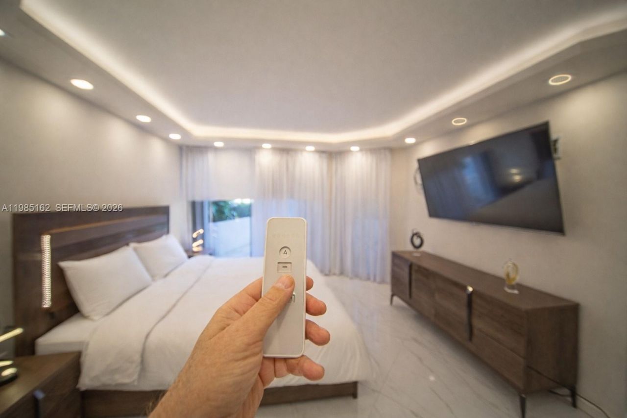 16445 Collins Ave , Unit 425, Sunny Isles Beach, FL 33160 Photo