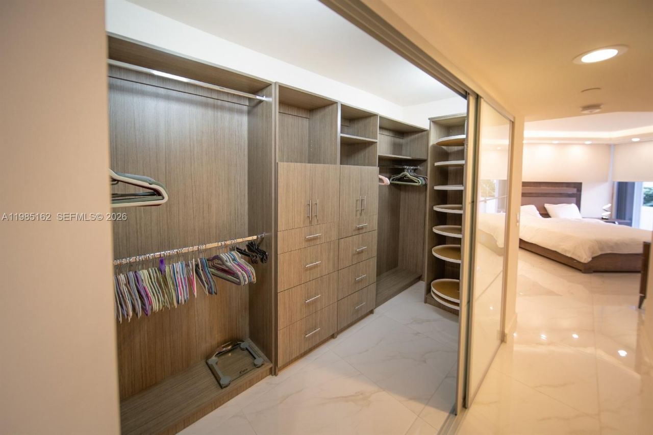 16445 Collins Ave , Unit 425, Sunny Isles Beach, FL 33160 Photo