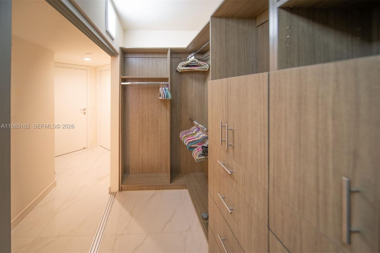 16445 Collins Ave , Unit 425, Sunny Isles Beach, FL 33160 Photo