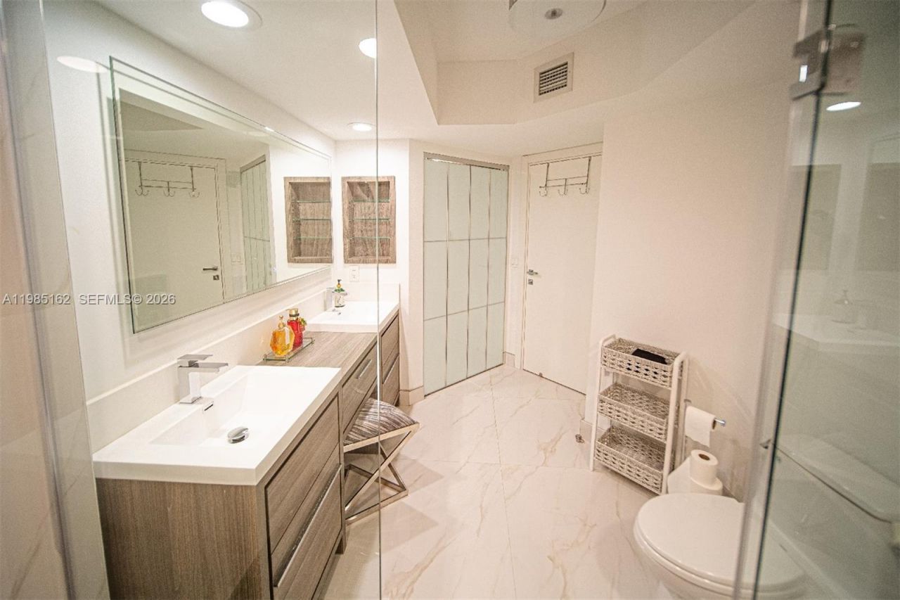 16445 Collins Ave , Unit 425, Sunny Isles Beach, FL 33160 Photo