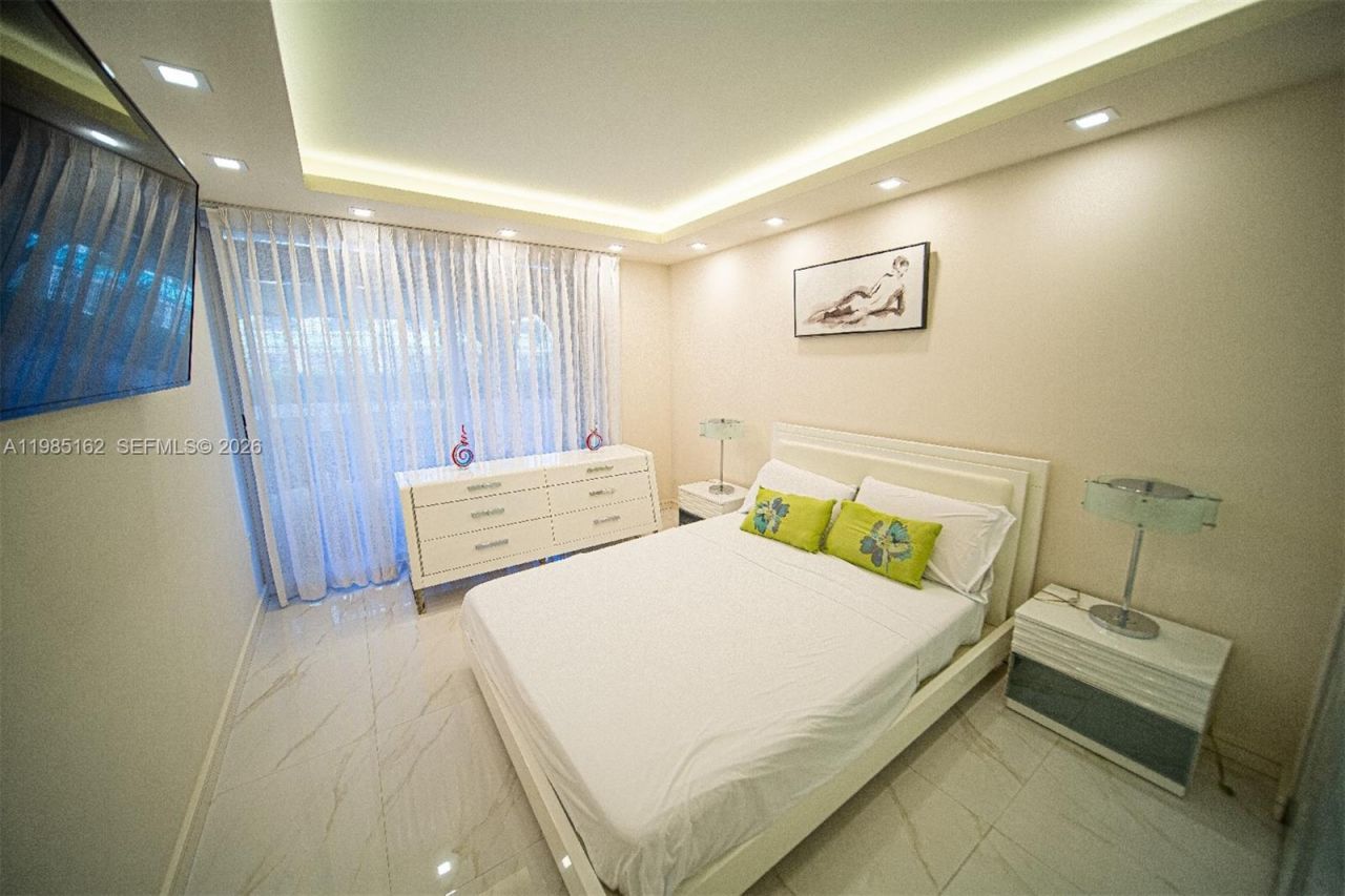 16445 Collins Ave , Unit 425, Sunny Isles Beach, FL 33160 Photo