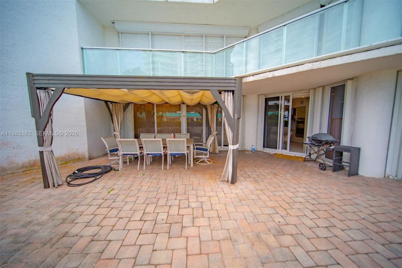 16445 Collins Ave , Unit 425, Sunny Isles Beach, FL 33160 Photo