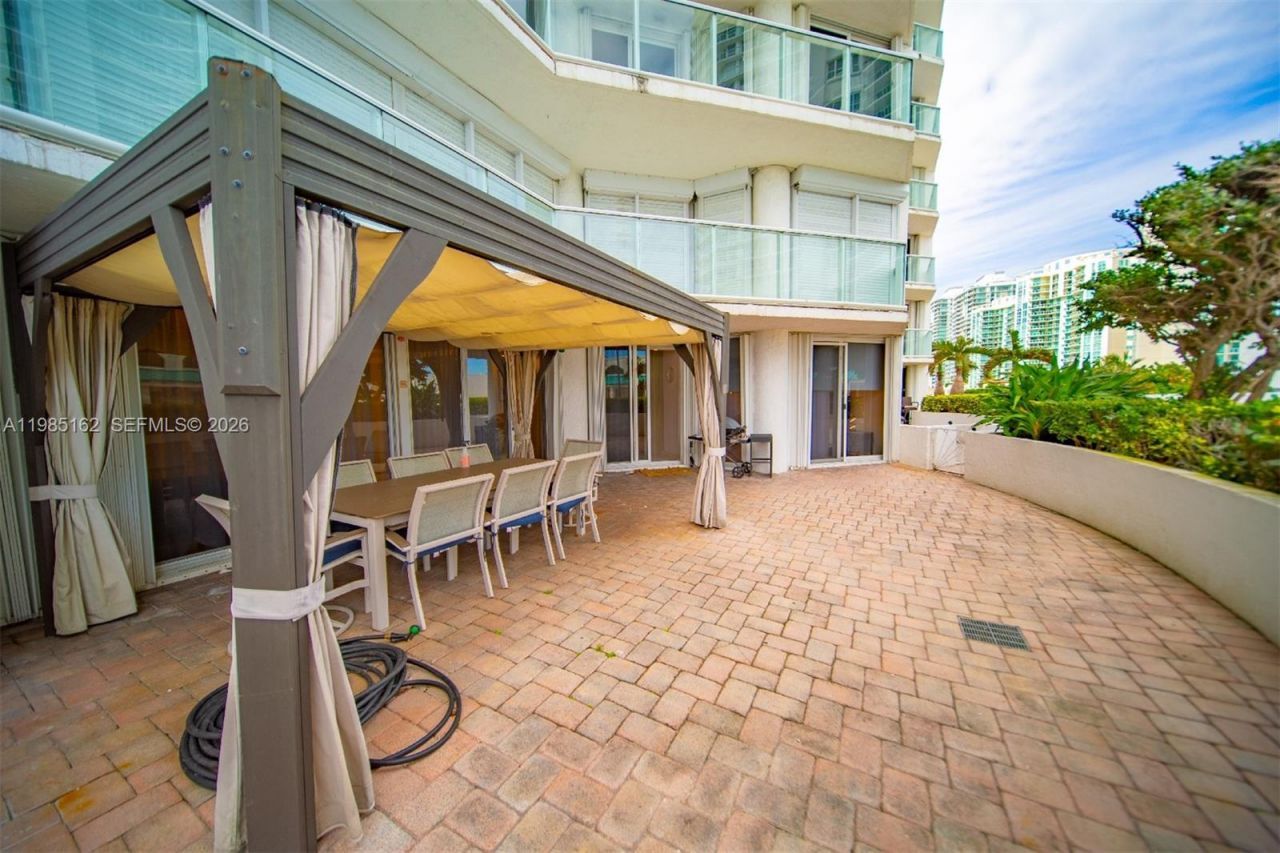 16445 Collins Ave , Unit 425, Sunny Isles Beach, FL 33160 Photo