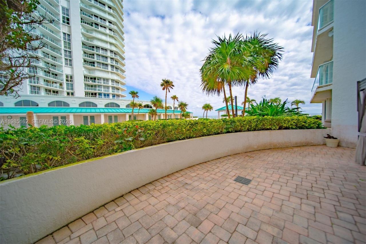 16445 Collins Ave , Unit 425, Sunny Isles Beach, FL 33160 Photo