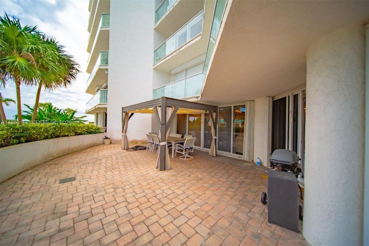 16445 Collins Ave , Unit 425, Sunny Isles Beach, FL 33160 Photo