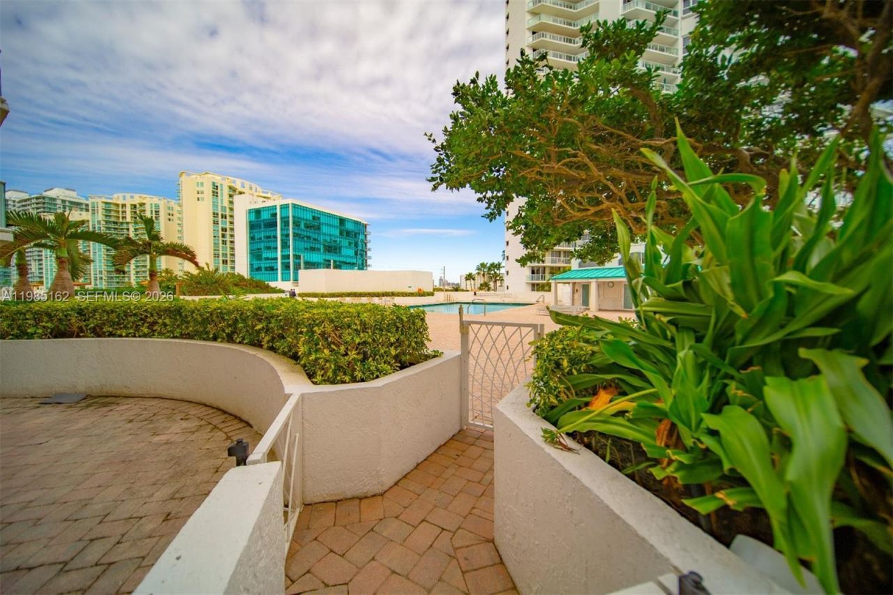 16445 Collins Ave , Unit 425, Sunny Isles Beach, FL 33160 Photo