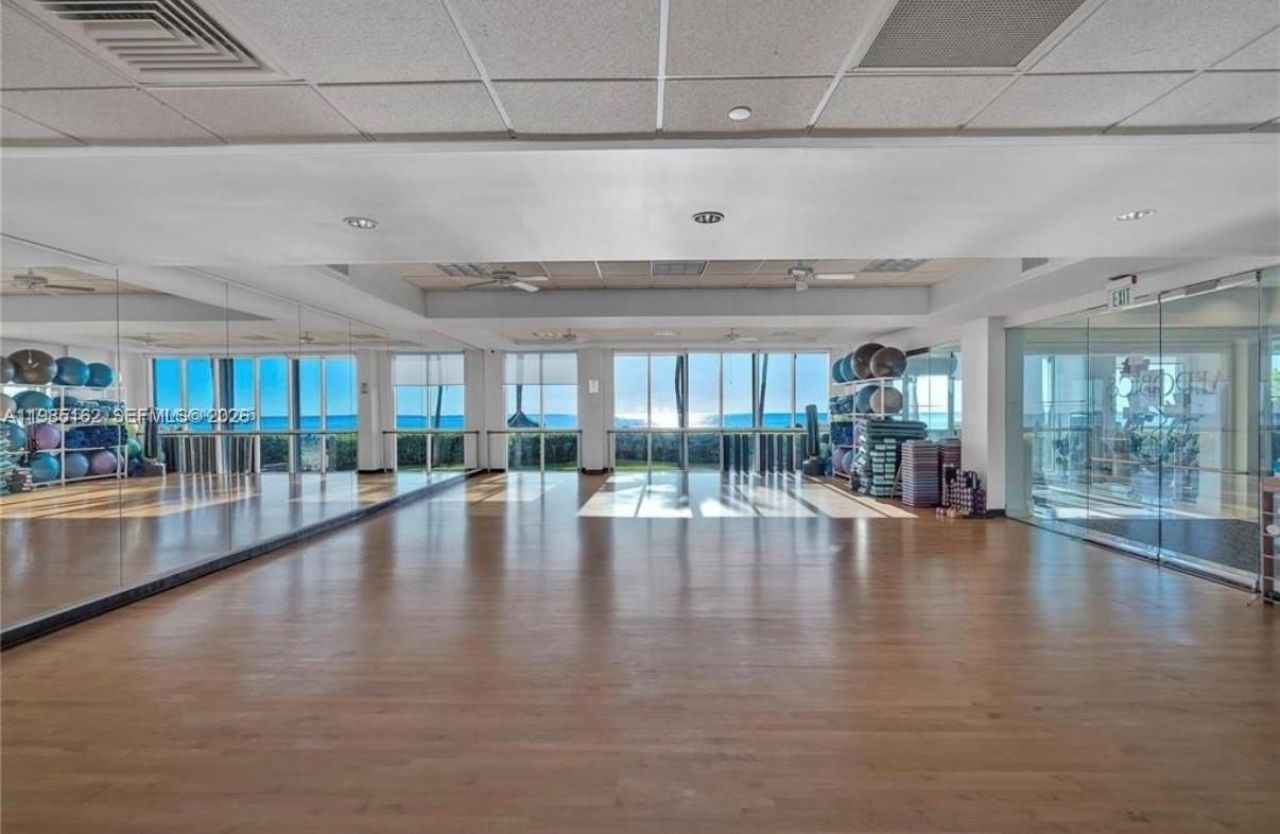 16445 Collins Ave , Unit 425, Sunny Isles Beach, FL 33160 Photo