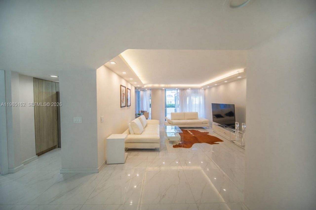 16445 Collins Ave , Unit 425, Sunny Isles Beach, FL 33160 Photo