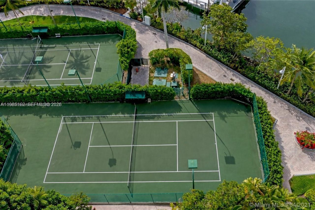 16445 Collins Ave , Unit 425, Sunny Isles Beach, FL 33160 Photo