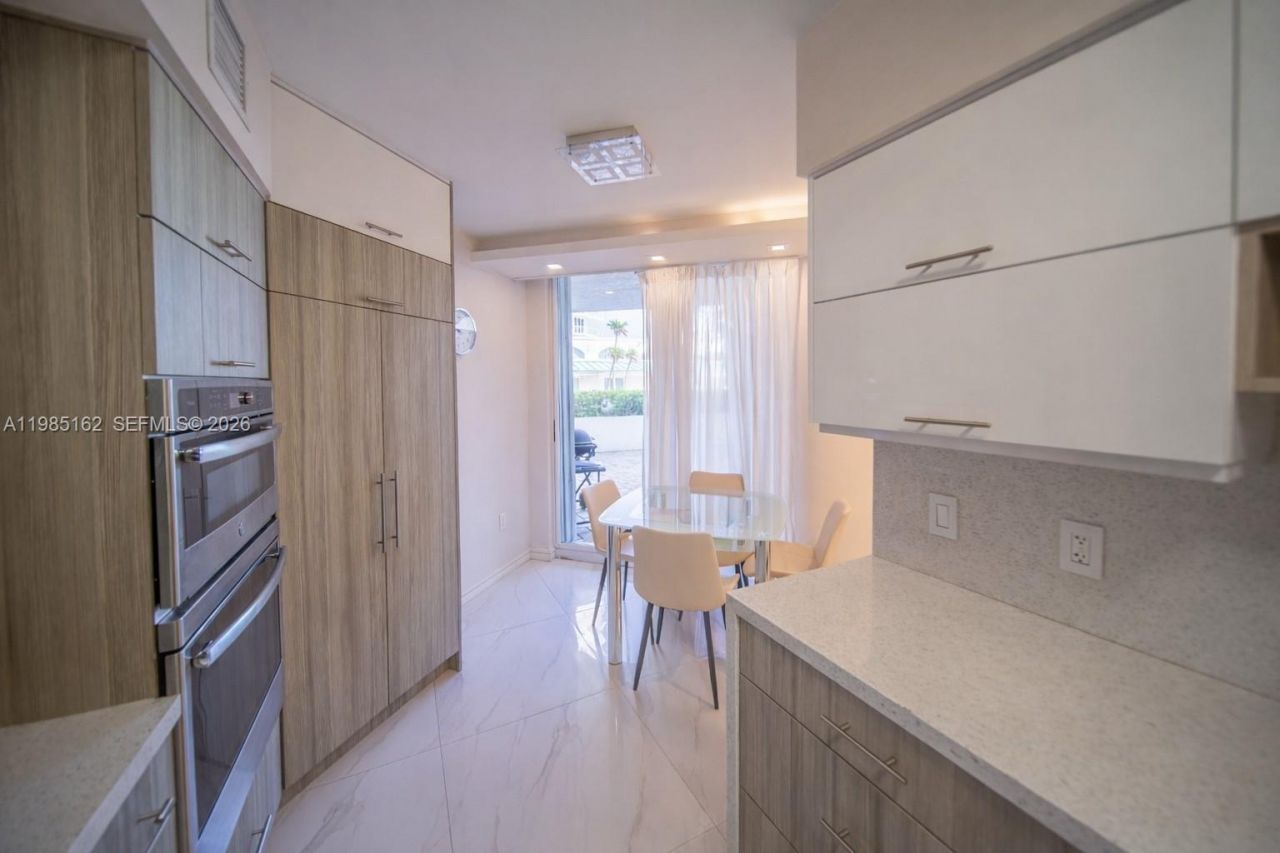 16445 Collins Ave , Unit 425, Sunny Isles Beach, FL 33160 Photo