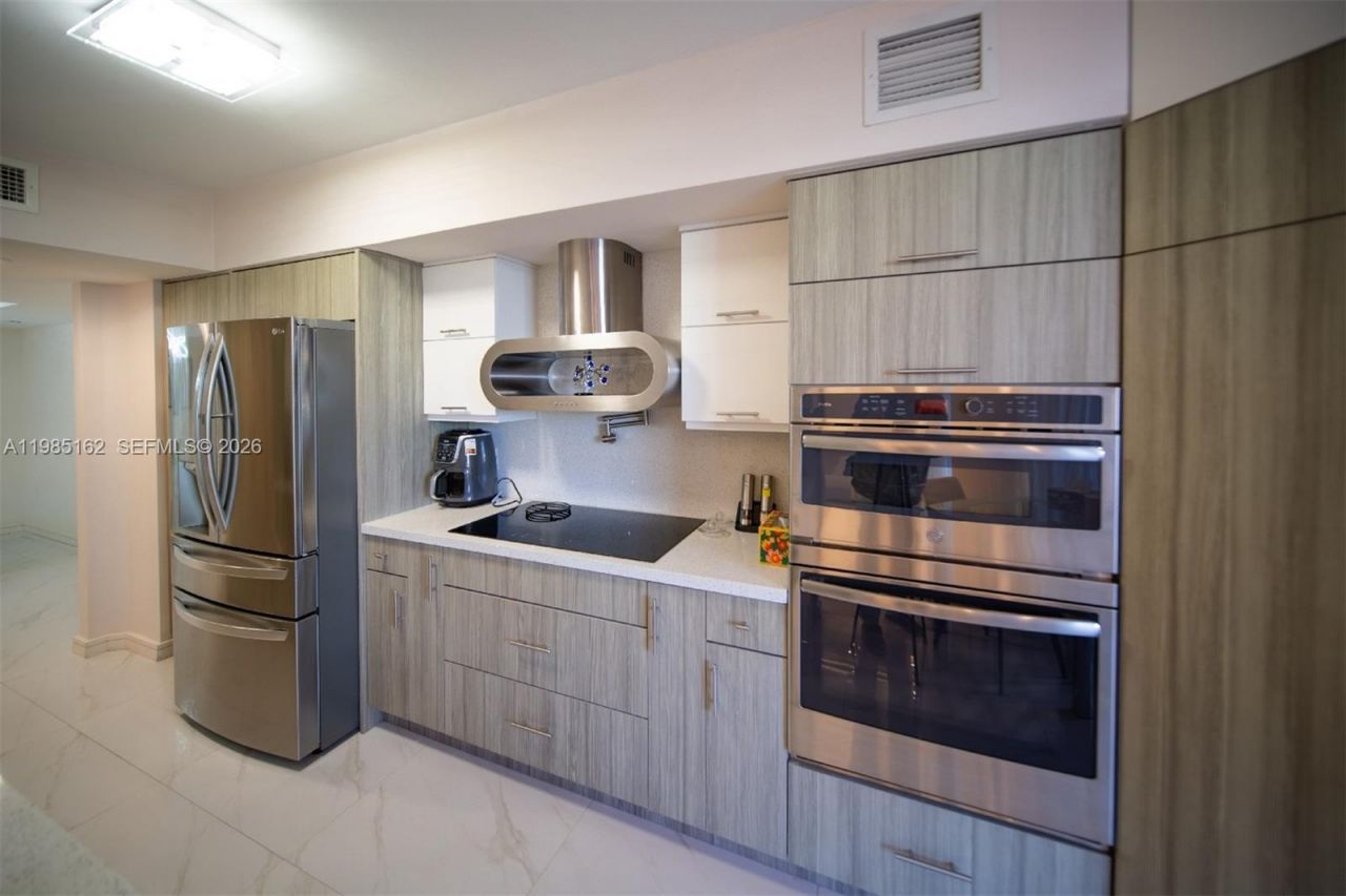 16445 Collins Ave , Unit 425, Sunny Isles Beach, FL 33160 Photo