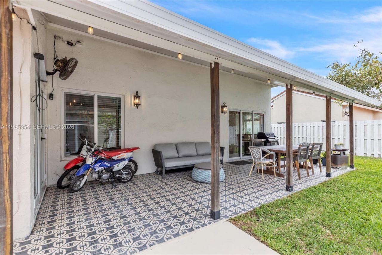 12742 NW 11th Pl , Sunrise, FL 33323 Photo