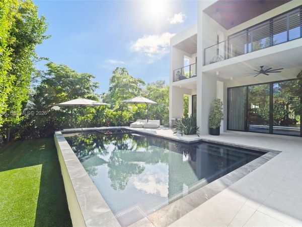 8625 NE 10th Ave , Miami, FL 33138