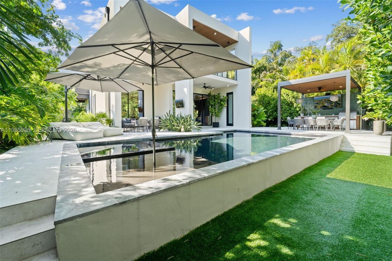 8625 NE 10th Ave , Miami, FL 33138 Photo