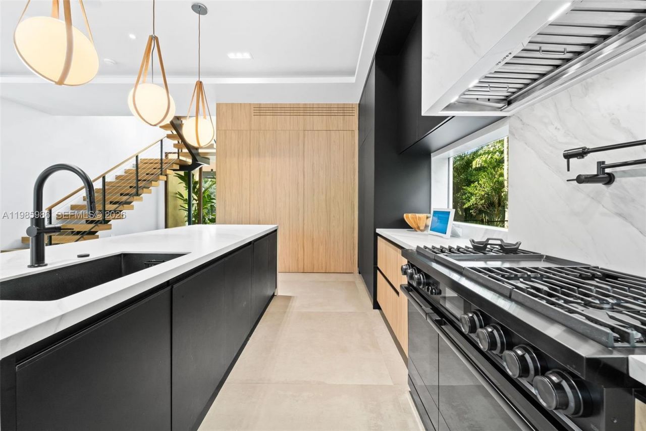 8625 NE 10th Ave , Miami, FL 33138 Photo