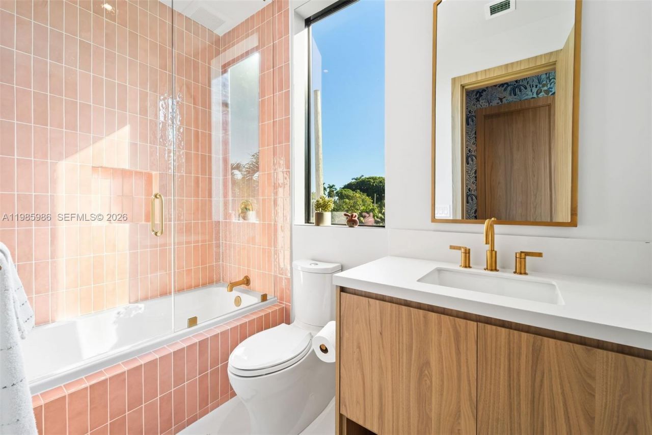 8625 NE 10th Ave , Miami, FL 33138 Photo