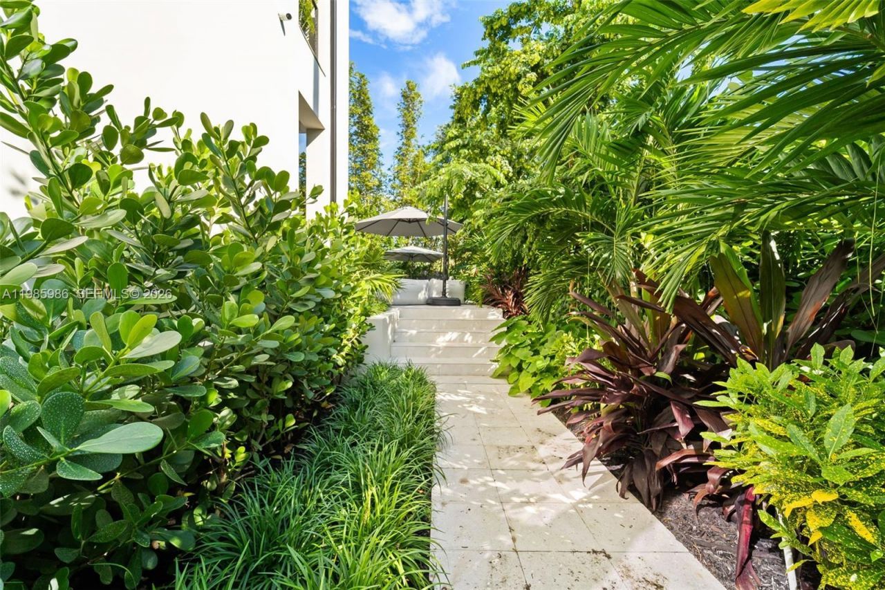 8625 NE 10th Ave , Miami, FL 33138 Photo