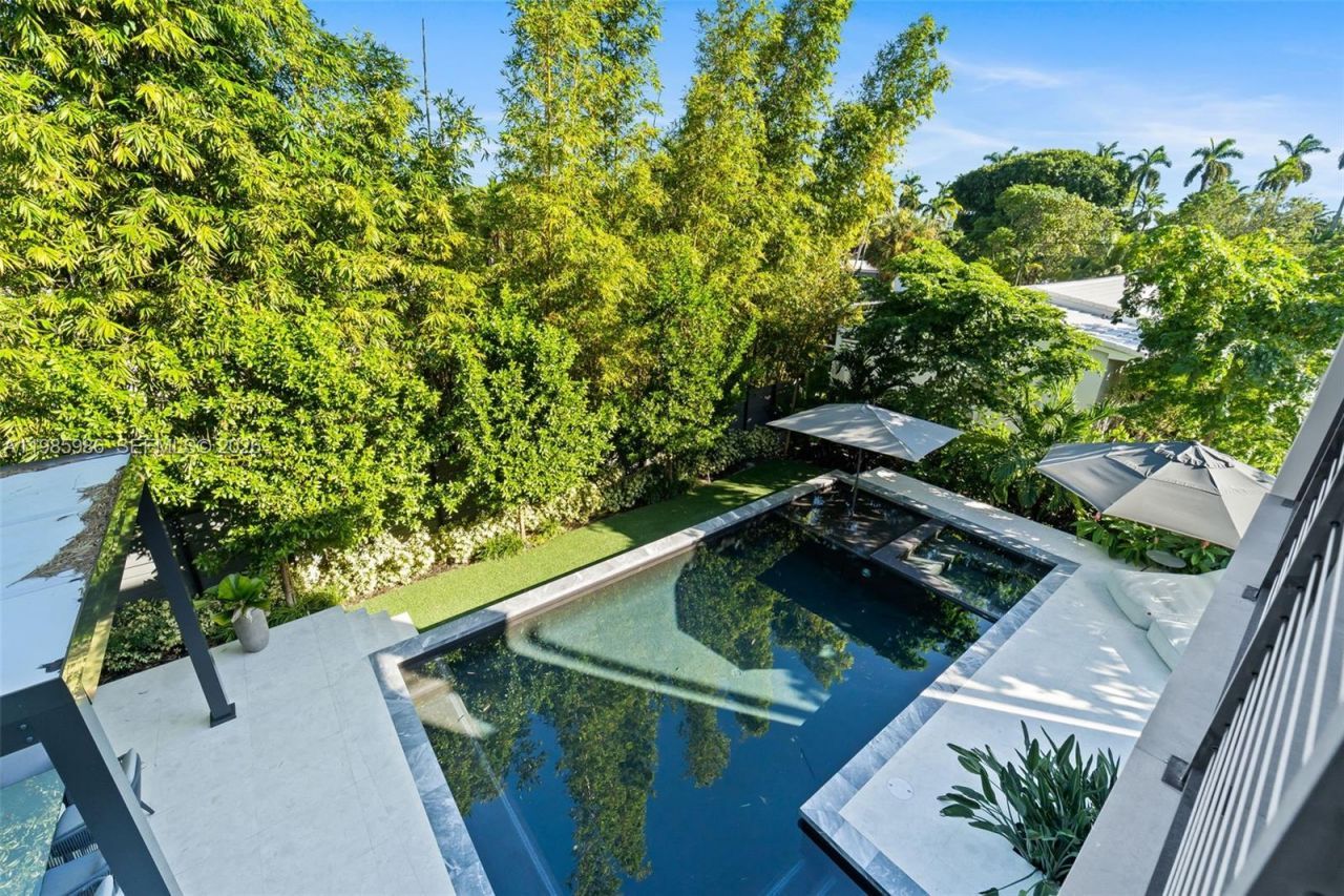 8625 NE 10th Ave , Miami, FL 33138 Photo