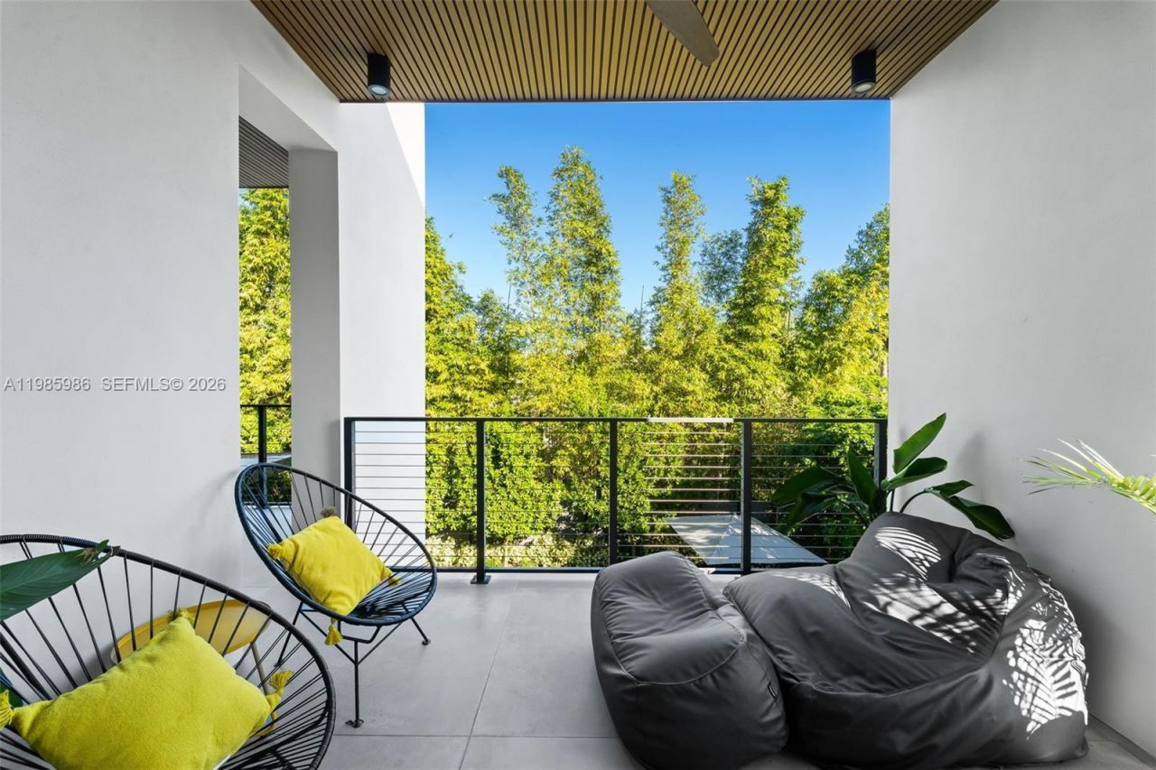 8625 NE 10th Ave , Miami, FL 33138 Photo