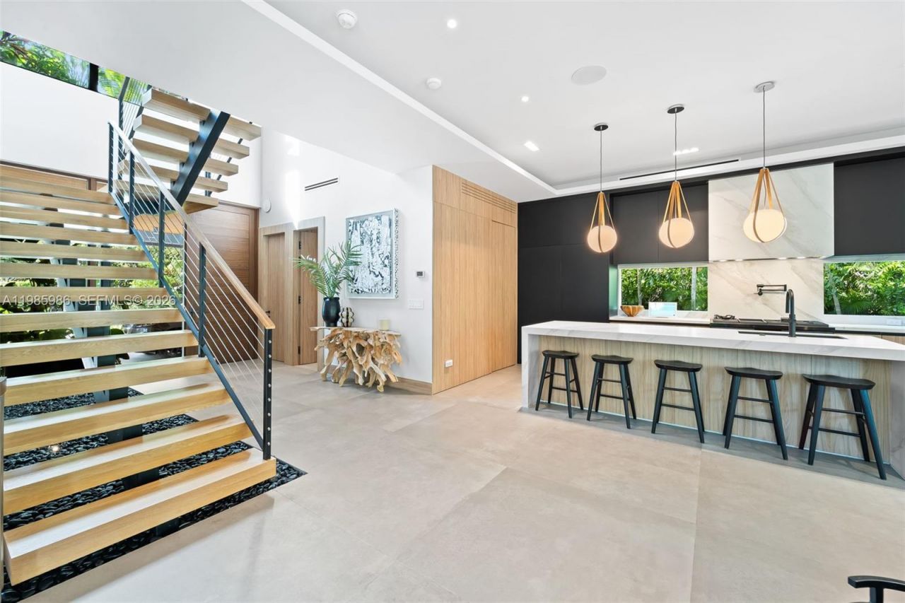 8625 NE 10th Ave , Miami, FL 33138 Photo