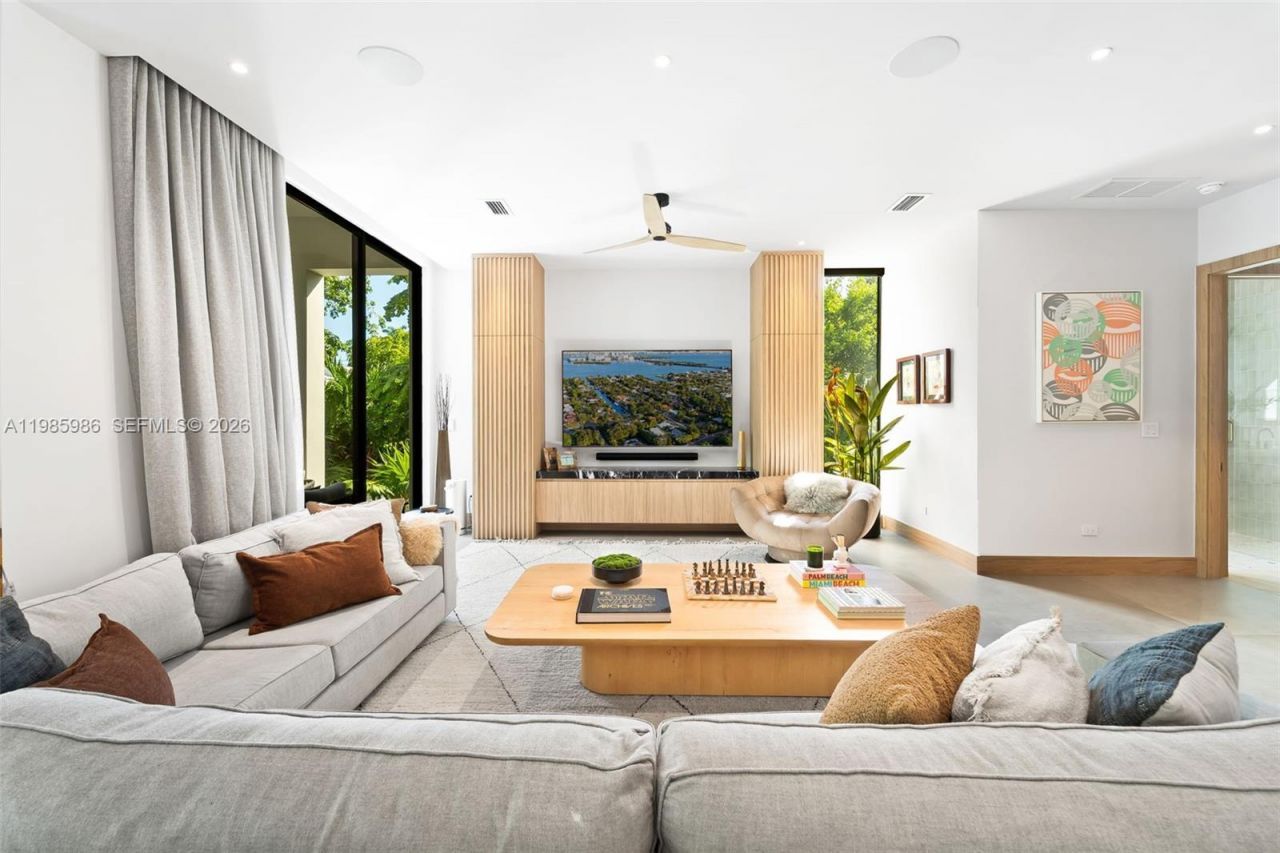 8625 NE 10th Ave , Miami, FL 33138 Photo