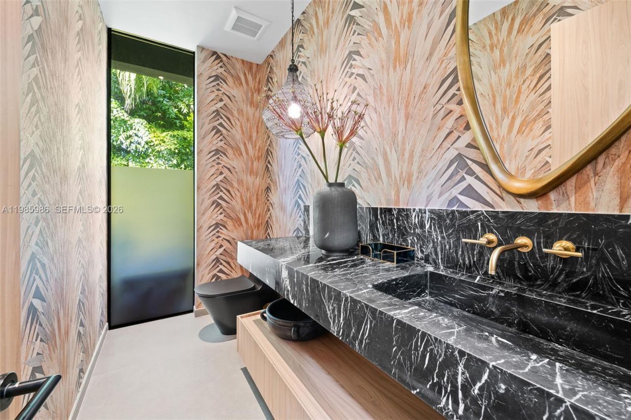 8625 NE 10th Ave , Miami, FL 33138 Photo