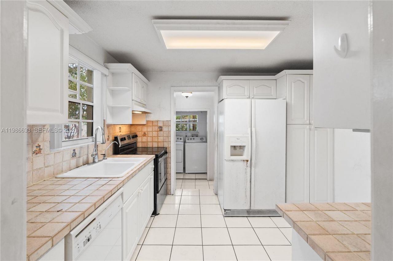 1941 SW 18th St , Miami, FL 33145 Photo