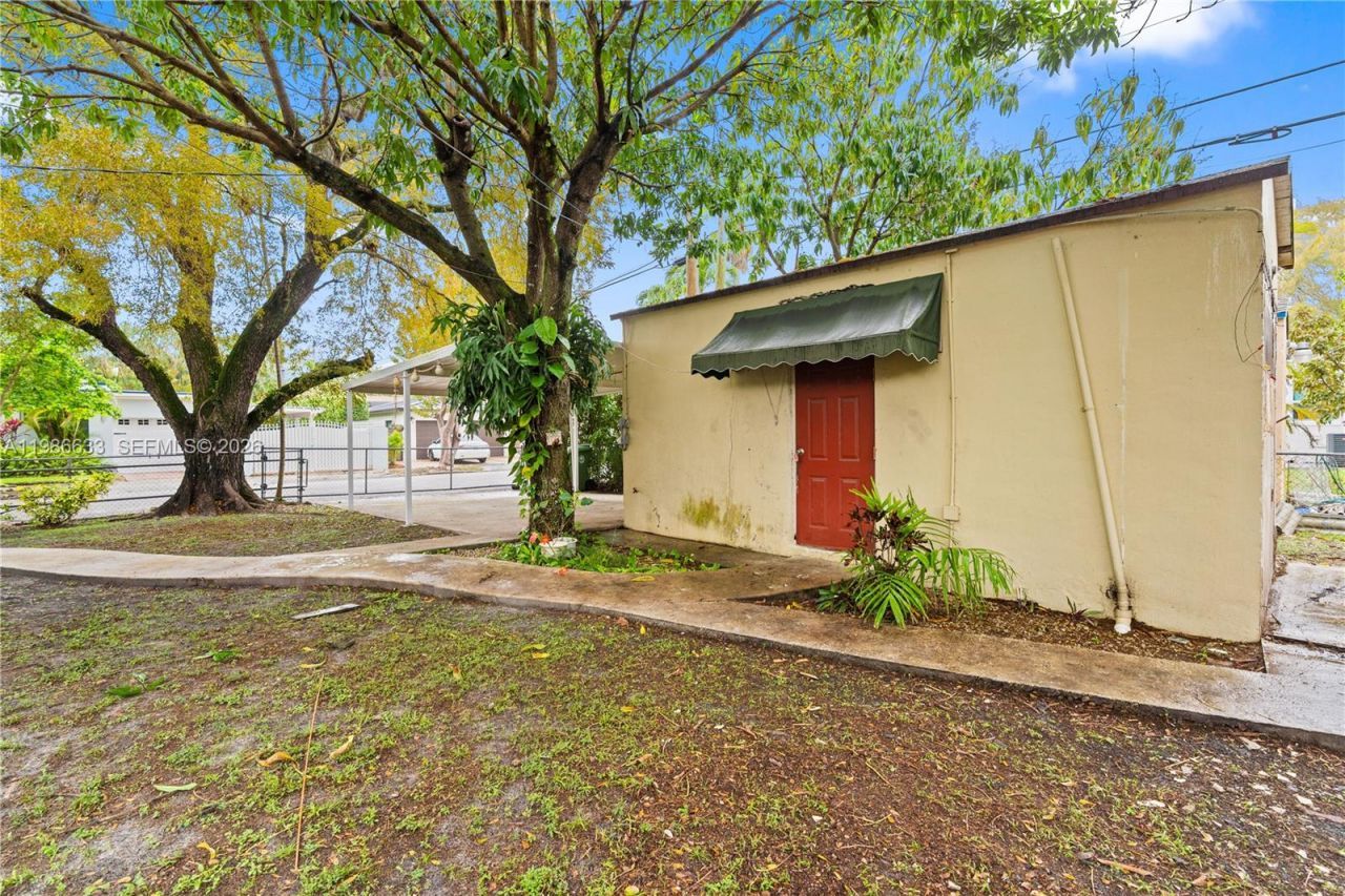1941 SW 18th St , Miami, FL 33145 Photo