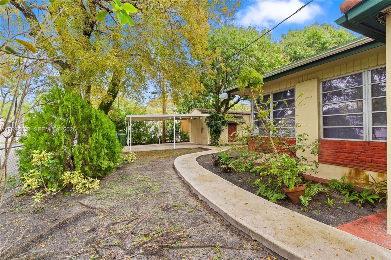 1941 SW 18th St , Miami, FL 33145 Photo