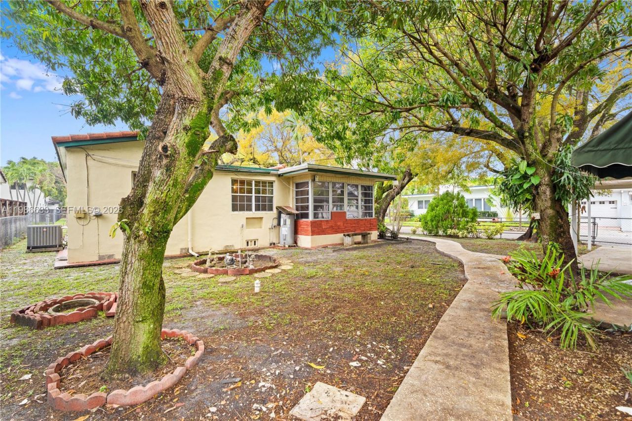 1941 SW 18th St , Miami, FL 33145 Photo