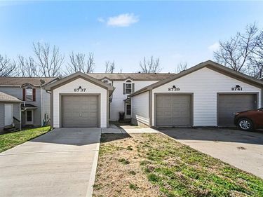 8737 NW 82nd Street, Kansas City, MO 64152
