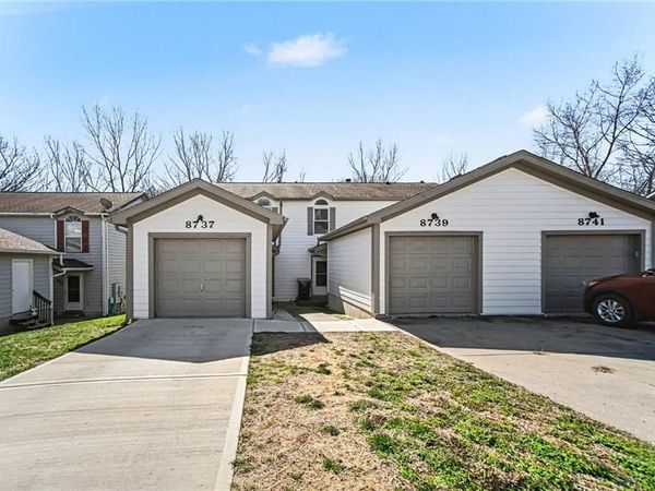 8737 NW 82nd Street, Kansas City, MO 64152