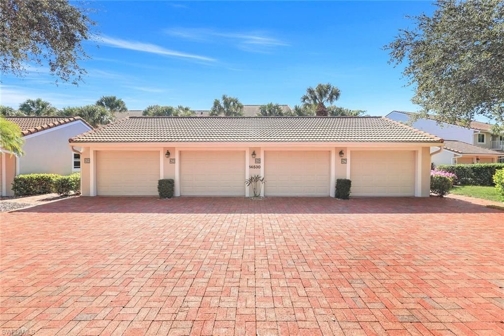 14530 Red Fox Run, Unit 215, Naples, FL 34110 Photo