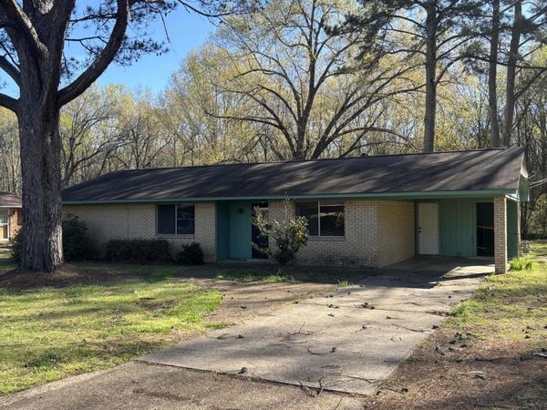 329 Converse Dr, West Point, MS 39773