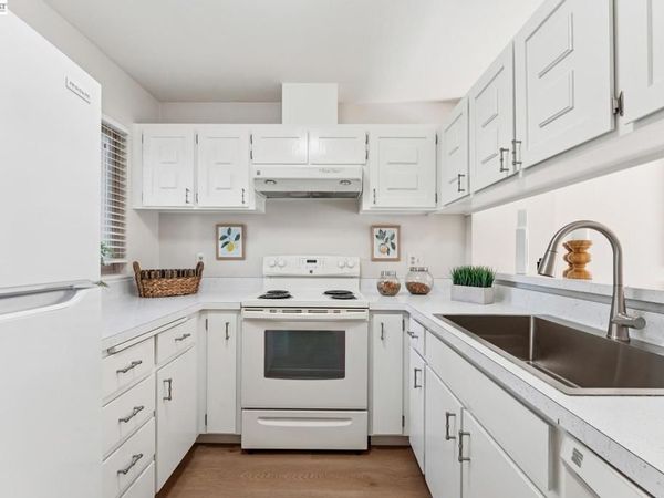 1159 Admiralty Ln, Alameda, CA 94502