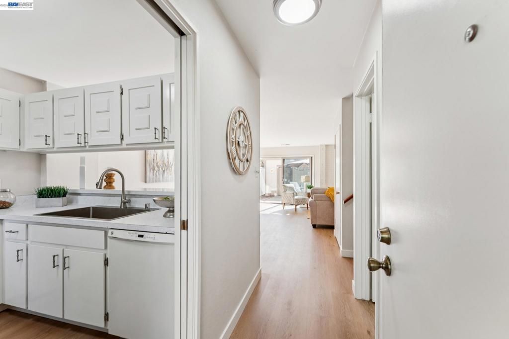 1159 Admiralty Ln, Alameda, CA 94502 Main Photo