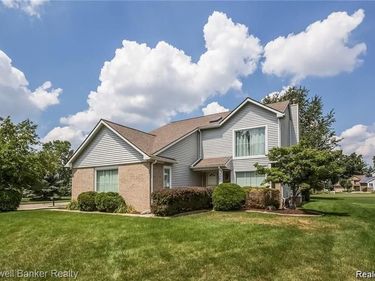 3290 Bennington Drive, Wixom, MI 48393