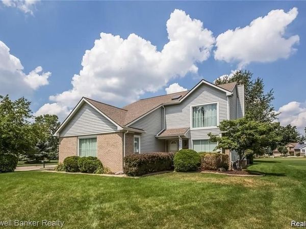 3290 Bennington Drive, Wixom, MI 48393