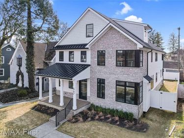 667 Oak, Birmingham, MI 48009