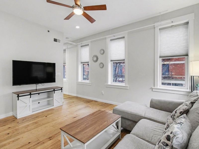 35 E 13th Street, Unit 202, Cincinnati, OH 45202 Photo 3