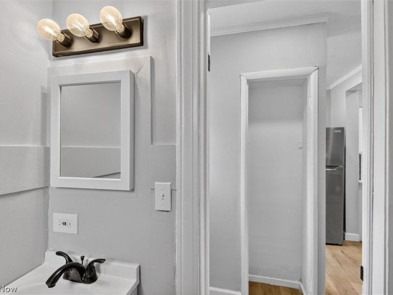 231 E 210th Street , Euclid, OH 44123 Photo 16