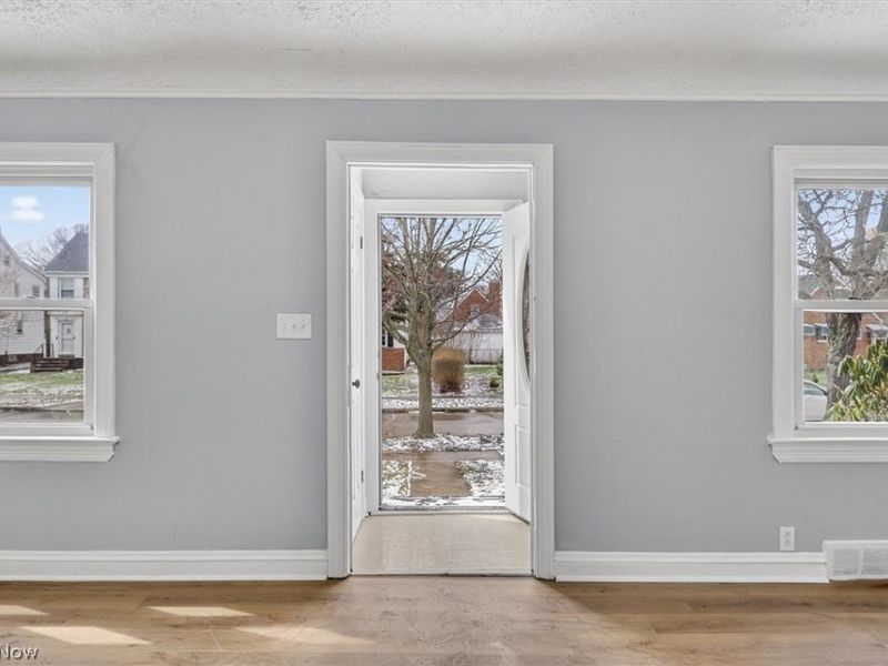 231 E 210th Street , Euclid, OH 44123 Photo 3